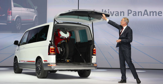 Eckhard Scholz, presidente del Consejo de Dirección de Volkswagen Vehículos Comerciales, durante la presentación del Multivan PanAmericana Concept en Frankfurt.