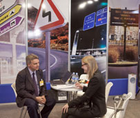 La directora general de Tr&aacute;fico, Mar&iacute;a Segu&iacute; y el director general de Carreteras, Jorge Urrocho, inauguran Trafic 2015