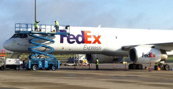 Una limpieza más ecológica para el fuselaje de 13 de los aviones de Fedex que creará puestos de trabajo