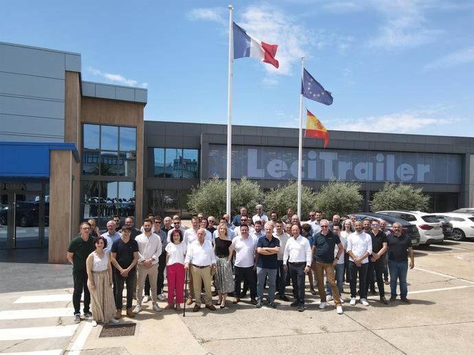 Distribuidores franceses visitan la fábrica de Lecitrailer en Zaragoza