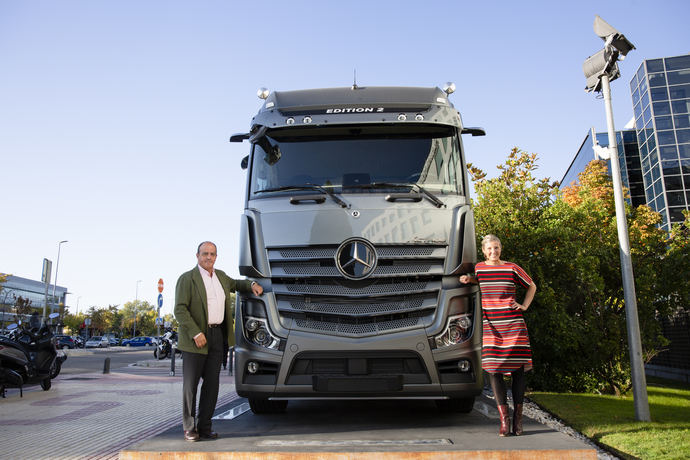 La CEO de Mercedes-Benz Trucks visita el mercado español