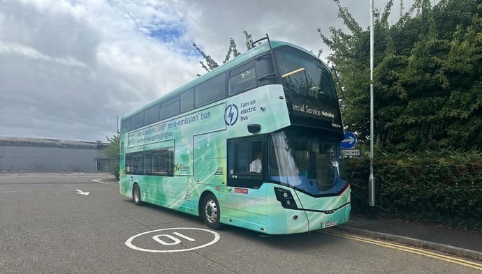 Londres alcanza la cifra de un millar de buses sin emisiones