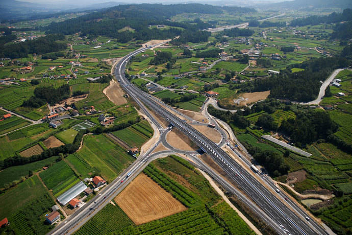 Vista aérea de un tramo de la autovía de la Costa da Morte.