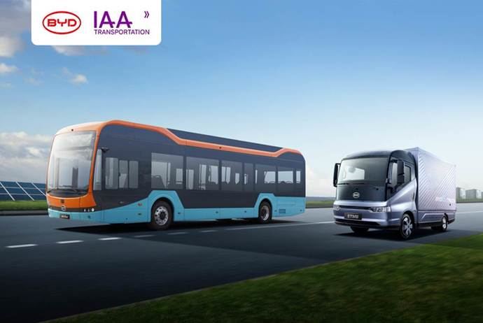 Camiones y buses eléctricos BYD esperan en la IAA