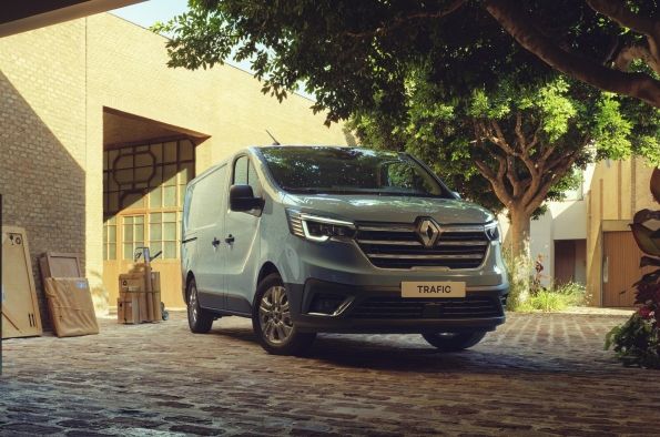 Renault se moderniza con su nuevo Trafic Furgón ampliando acabados