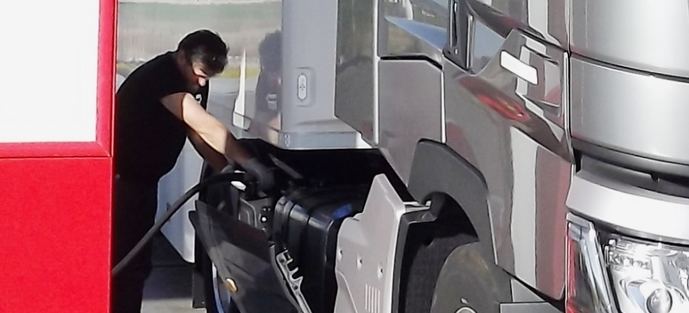 Fenadismer rechaza que el Gobierno elimine el gasóleo profesional a transportistas 
 