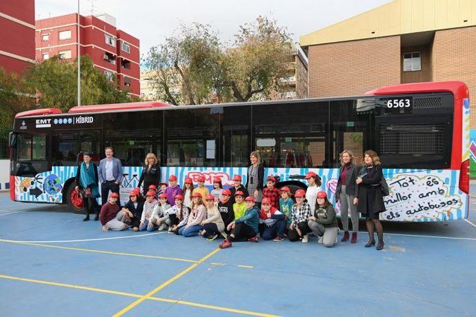 Alumnos de primaria reivindican la movilidad sostenible con sus diseños