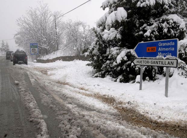 Una carretera nevada.