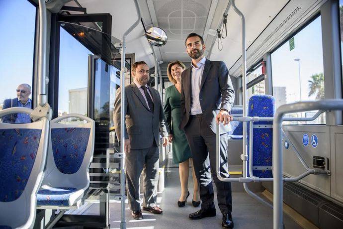 Almería suma dos articulados, en un servicio que superó los 7,9 millones de viajeros en 2016