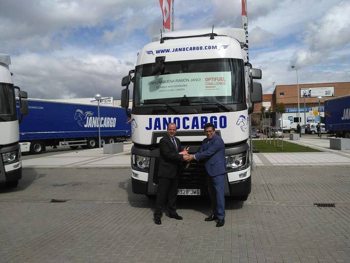 Novedades de Renault Trucks junto a la entrega de llave al ganador del Optifuel Challenge