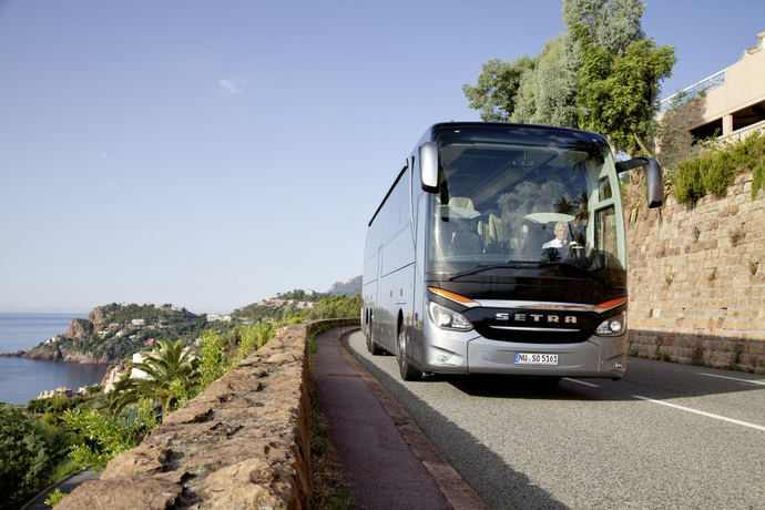 La compañía Setra cumple 70 años, desde su primer vehículo, el S 8