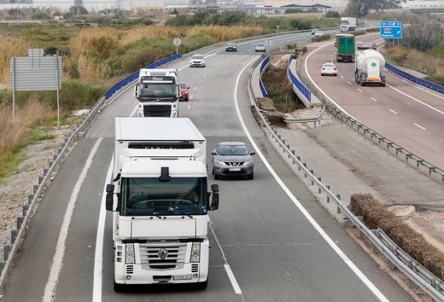 Cae el número de empresas de transporte en Galicia en 2023