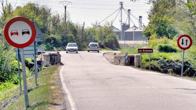 Las obras incluyen renovaciones de pavimento y firme y el ensanche del puente sobre el río Eresma, en Segovia, por razones de seguridad. 