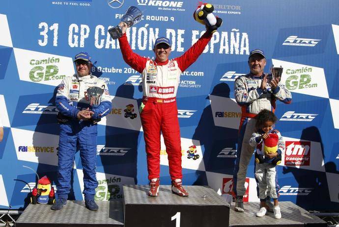 Pódium de una de las dos carreras que ganó Antonio Albacete en el Jarama.