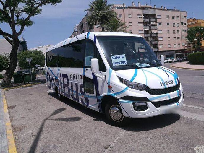 Un minibús de DeniBus.