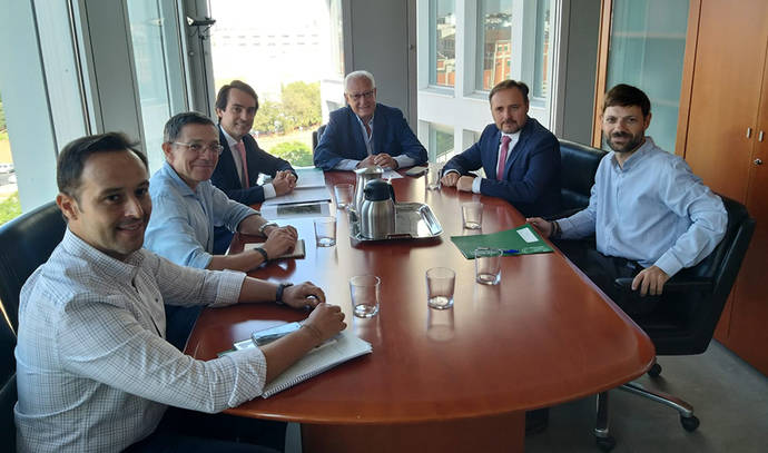 Momento de la reunión mantenida entre las Consejerías andaluzas de Turismo, Regeneración, Justicia y Administración Local y la de Fomento, Infraestructuras y Ordenación del Territorio.