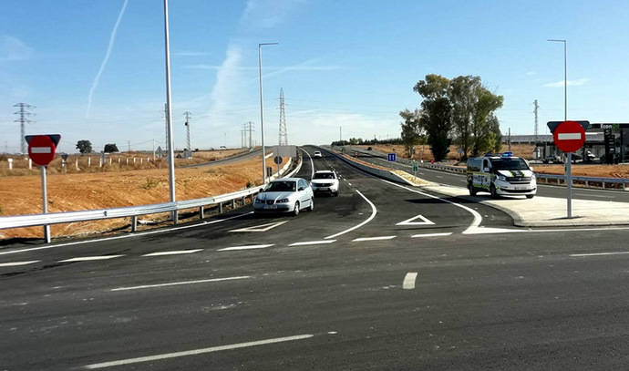 Carretera A-392, entre Alcalá de Guadaíra y Dos Hermanas.