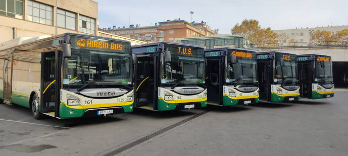 Iveco Bus entrega cinco Urbanway híbridos al urbano de Sabadell