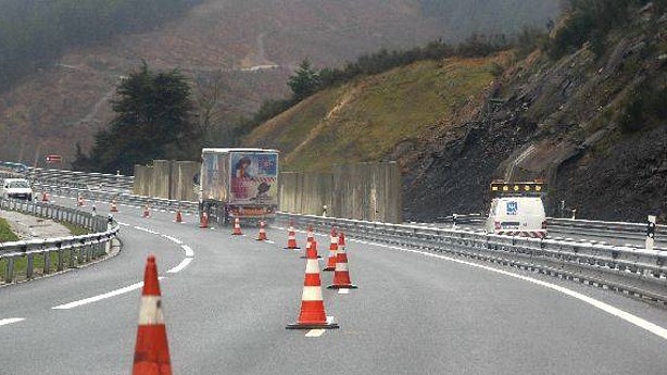 Obras en AP-1, a la altura de Eskoriatza, direcci&#243;n Vitoria