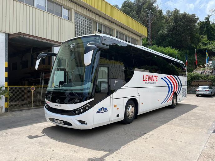 Beulas entrega dos unidades carrozadas a la empresa Autocares Levante