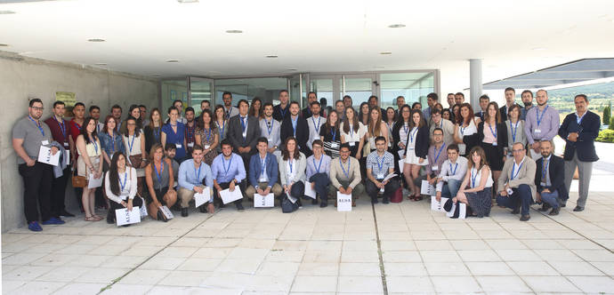 Grupo de jóvenes que partciparon en la jornada de Alsa.