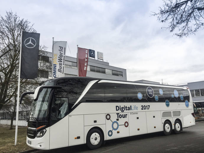 Viaje en autocar de Mercedes-Benz para acudir al Mobile World Congress del año 2017