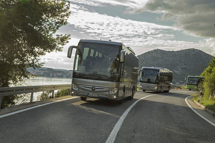 El nuevo Mercedes-Benz Tourismo RHD destaca en las pruebas dinámicas