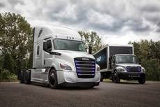 El nuevo Freightliner eCascadia es un camión eléctrico para operaciones de larga distancia.