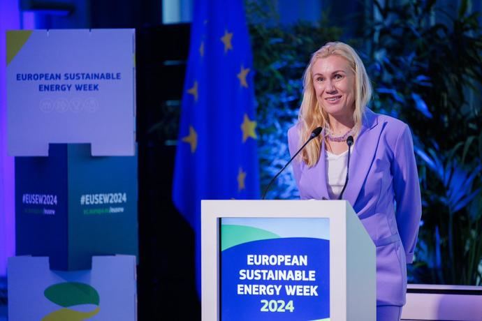 Simson: ‘La era de los combustibles fósiles ha quedado atrás definitivamente’