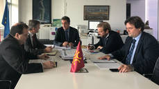 Responsables de Alsa con el consejero y el director de Transportes (Foto: Oficina de Comunicación Gobierno de Cantabria).