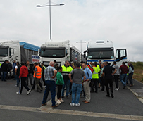 Los transportistas del carbón retoman las movilizaciones ante la paralización de Endesa