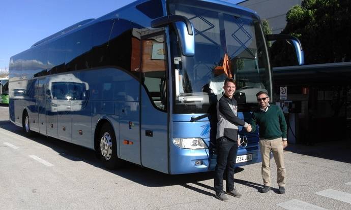 Hermanos Nieto compra un Tourismo 16 RHD/2 Mercedes-Benz