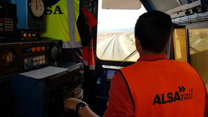 Un maquinista de Alsa.