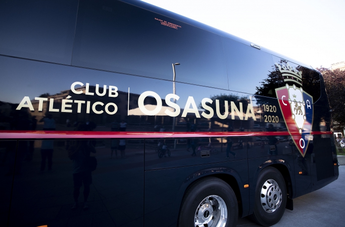 Osasuna estrena su nuevo autobús oficial