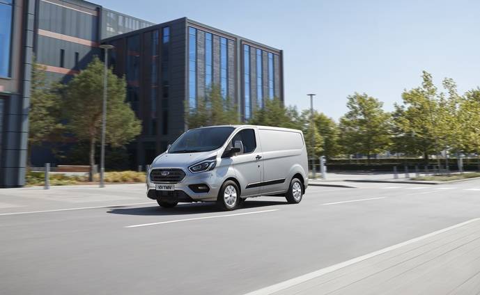 La nueva Ford Transit Custom híbrida enchufable.