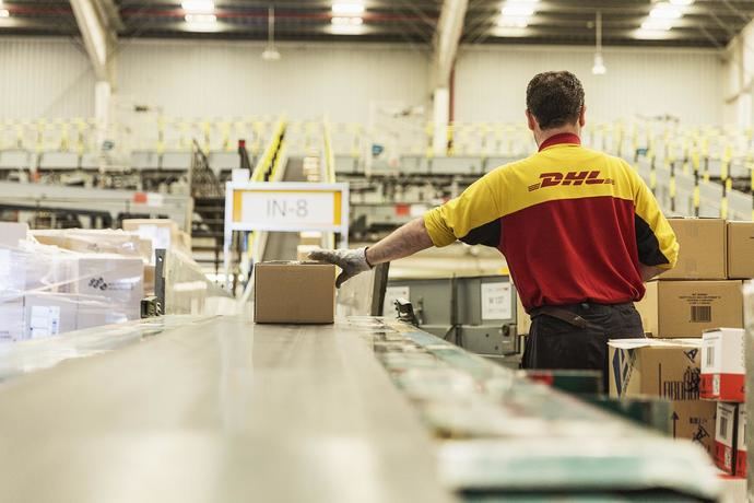 DHL: 50 millones para renovar sus centros de Barcelona y Madrid