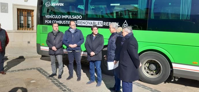 Madrid presenta un combustible 100% renovable, a partir de residuos, para buses interurbanos