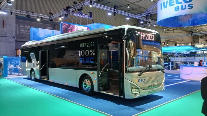Iveco y APS firman el primer pedido de Crossway Elec en Francia