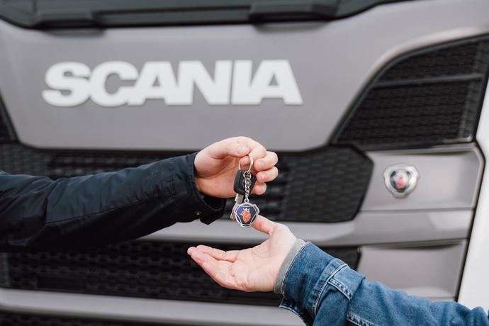 Scania afianza su papel como socio financiero estratégico del transporte