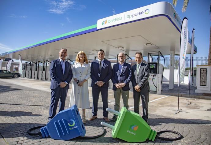 Iberdrola y bp pulse inauguran hub de recarga ultrarrápida en Sevilla