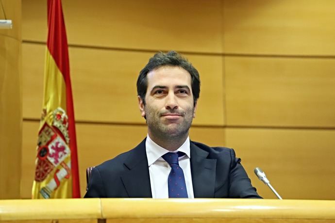 El Gobierno tiene seis meses para reformar fiscalidad del diésel