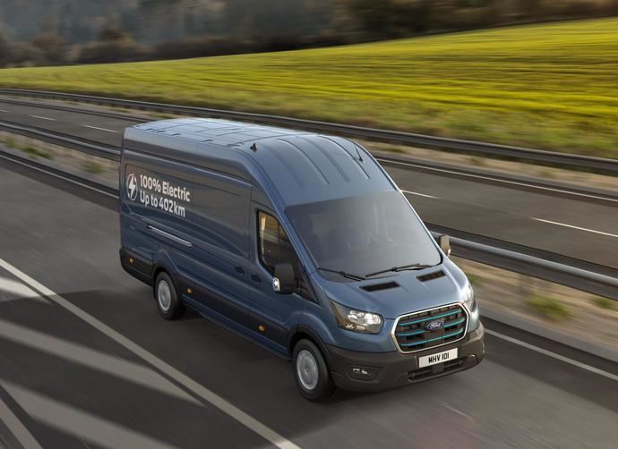 Ford Pro presenta la E-Transit de autonomía extendida a 402 kilómetros