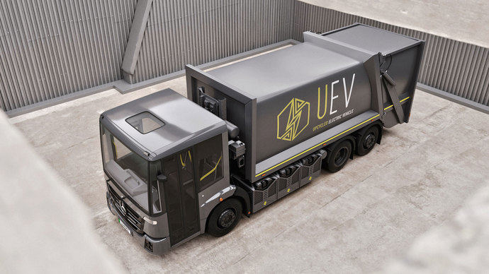 Un camión recolector de basuras con baterías intercambiables