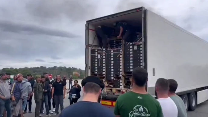 Bruselas pide a Francia que evite los ataques a los camiones españoles