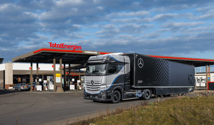 Daimler Truck AG y TotalEnergies unen fuerzas