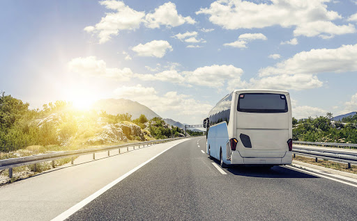 La Unión Europea rebaja la edad mínima para conducir autobuses