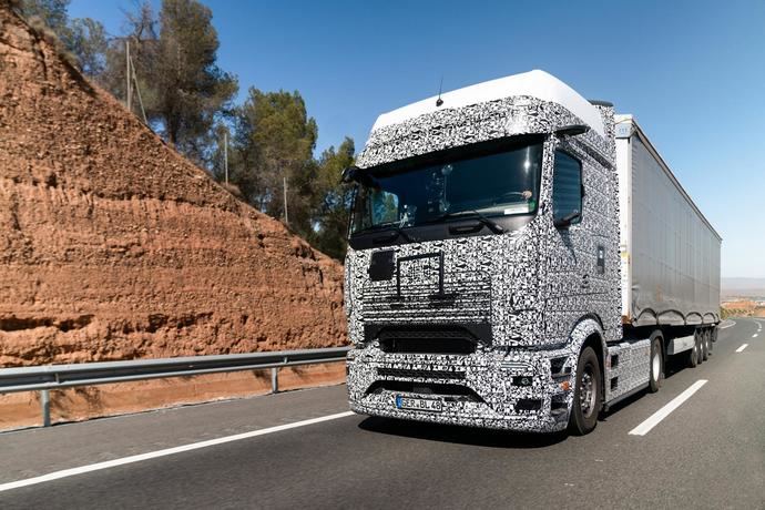 El Mercedes eActros 600 concluye con éxito sus pruebas en España