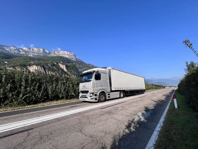 El Mercedes eActros 600 supera sus pruebas en los Alpes