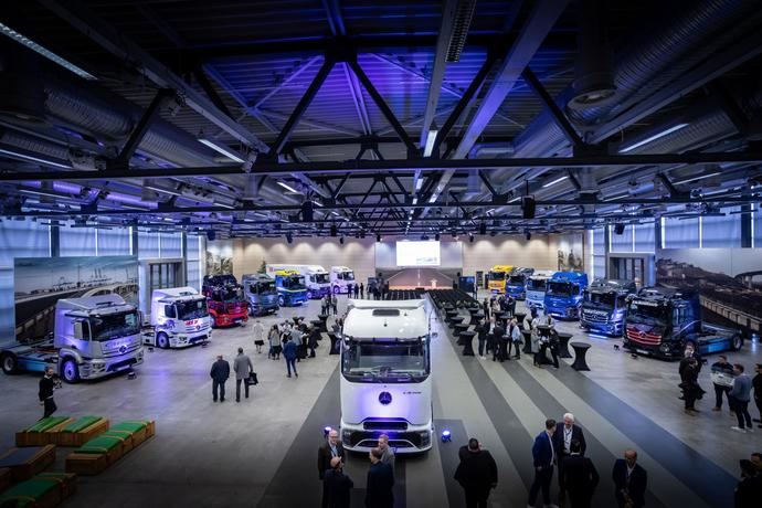 Mercedes-Benz Trucks entrega 20 eActros 300 totalmente eléctricos