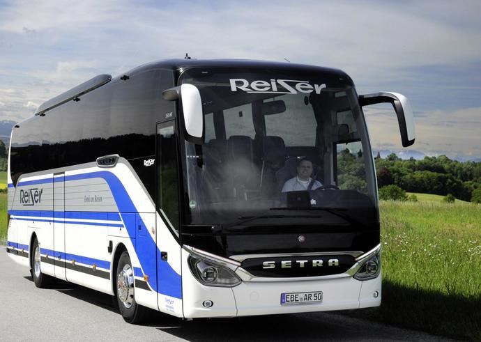 Tres empresas celebran aniversarios con nuevos autobuses de Setra